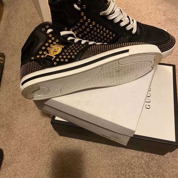 Men’s Versace sneakers - Picture 3 of 11